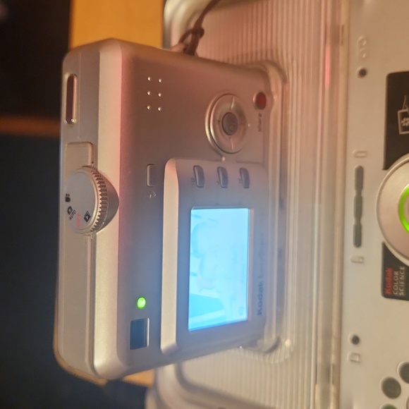 Kodak Easy Share digital camera with printer dock - Picture 10 of 12